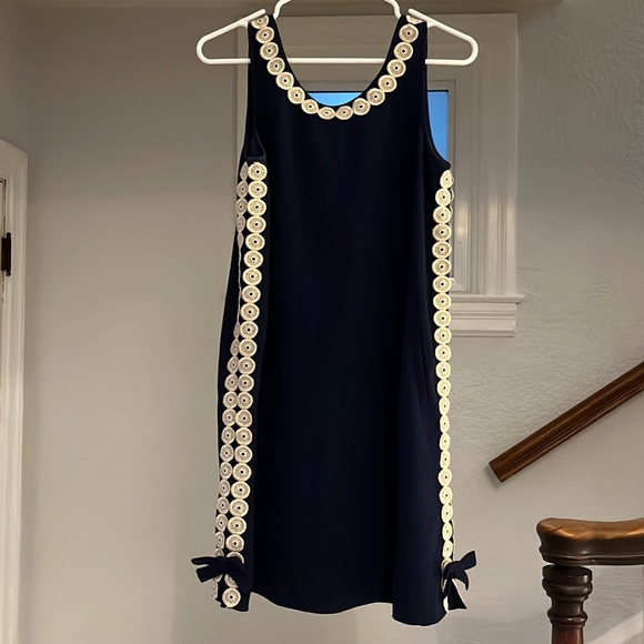 Like new! Lilly Pulitzer Navy Blue Shift - Picture 1 of 2